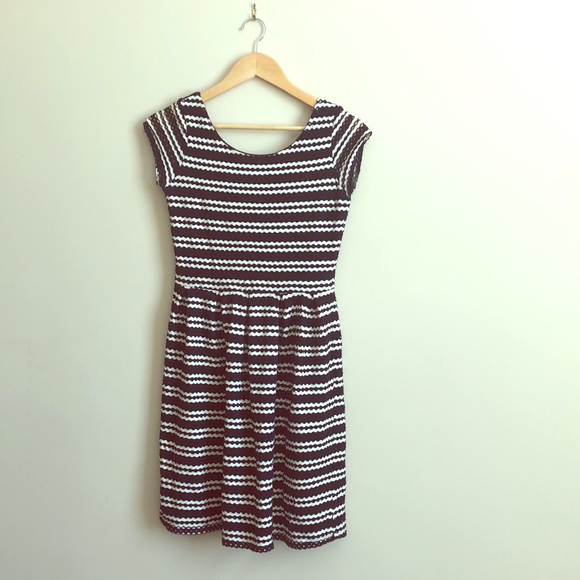 Black and white capped sleeve dress - Picture 1 of 5